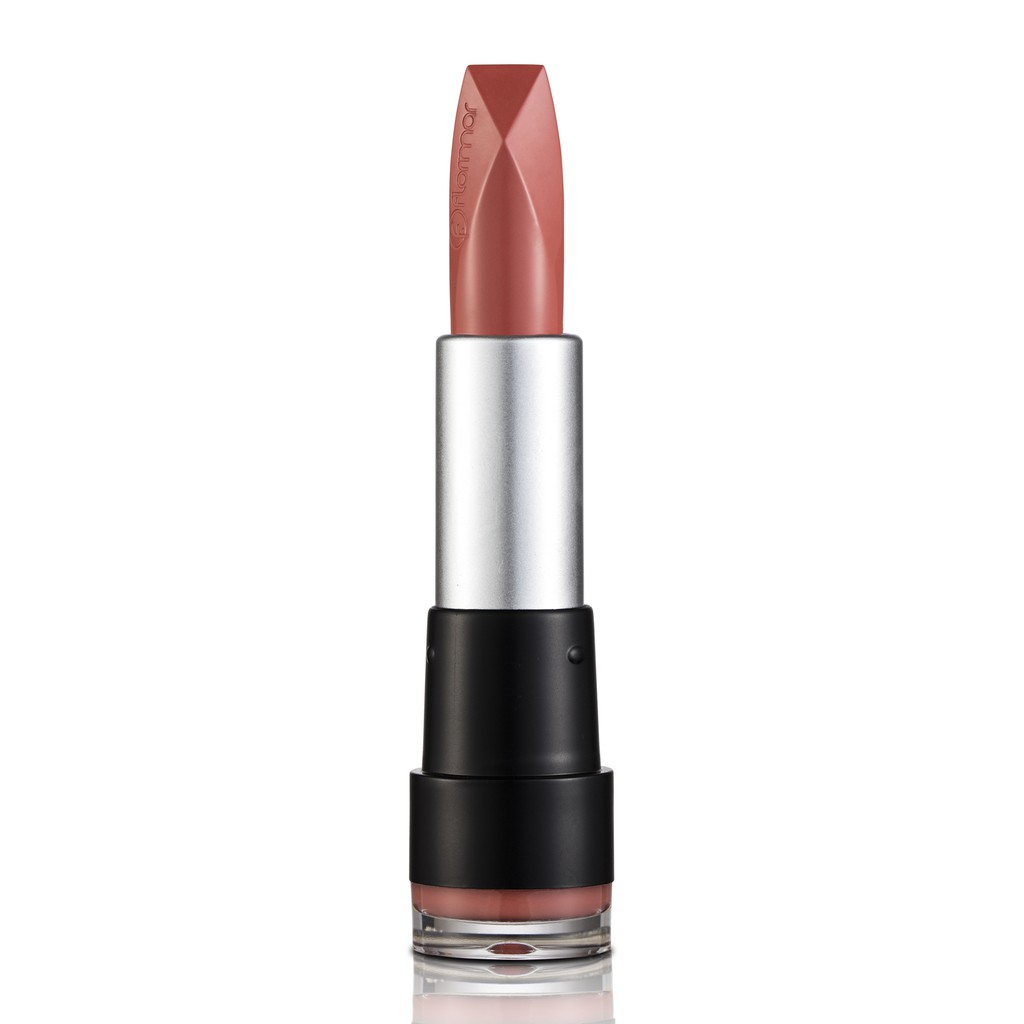 عکس رژ لب با ته مایه گرم